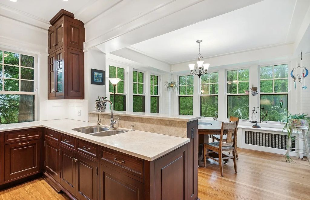 The Home in Highland Park is recently renovated to include a mix of authenticity and modern amenities, now available for sale. This home located at 80 Laurel Ave, Highland Park, Illinois