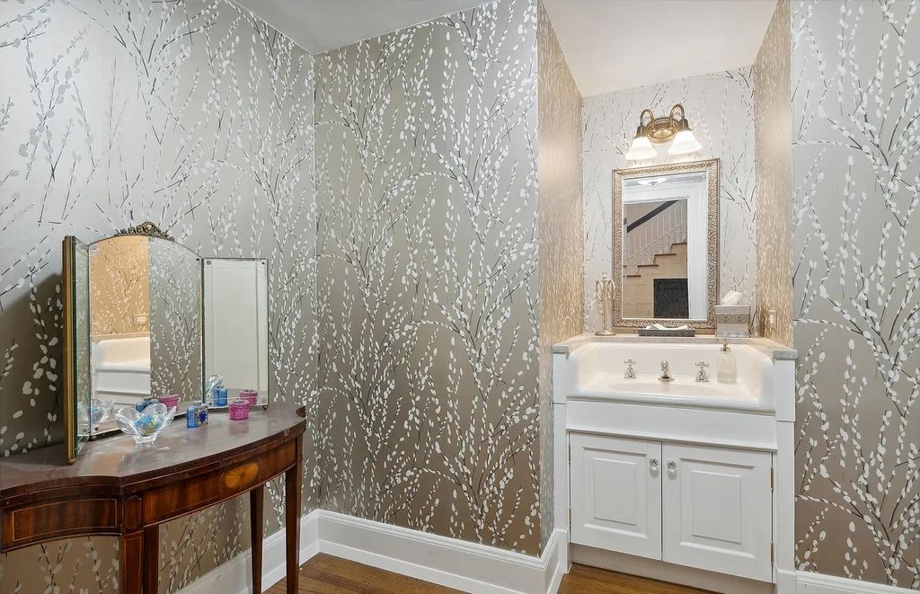 The Home in Highland Park is recently renovated to include a mix of authenticity and modern amenities, now available for sale. This home located at 80 Laurel Ave, Highland Park, Illinois
