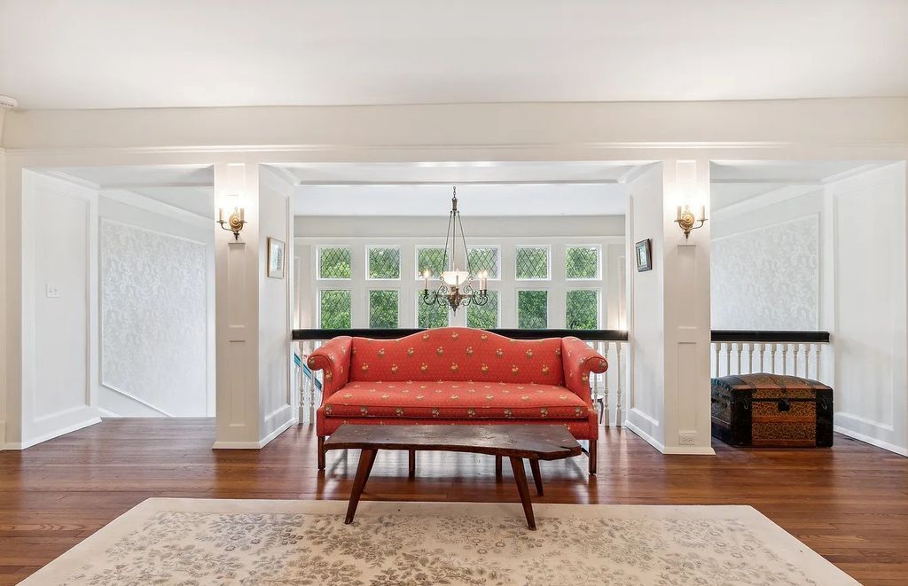 The Home in Highland Park is recently renovated to include a mix of authenticity and modern amenities, now available for sale. This home located at 80 Laurel Ave, Highland Park, Illinois