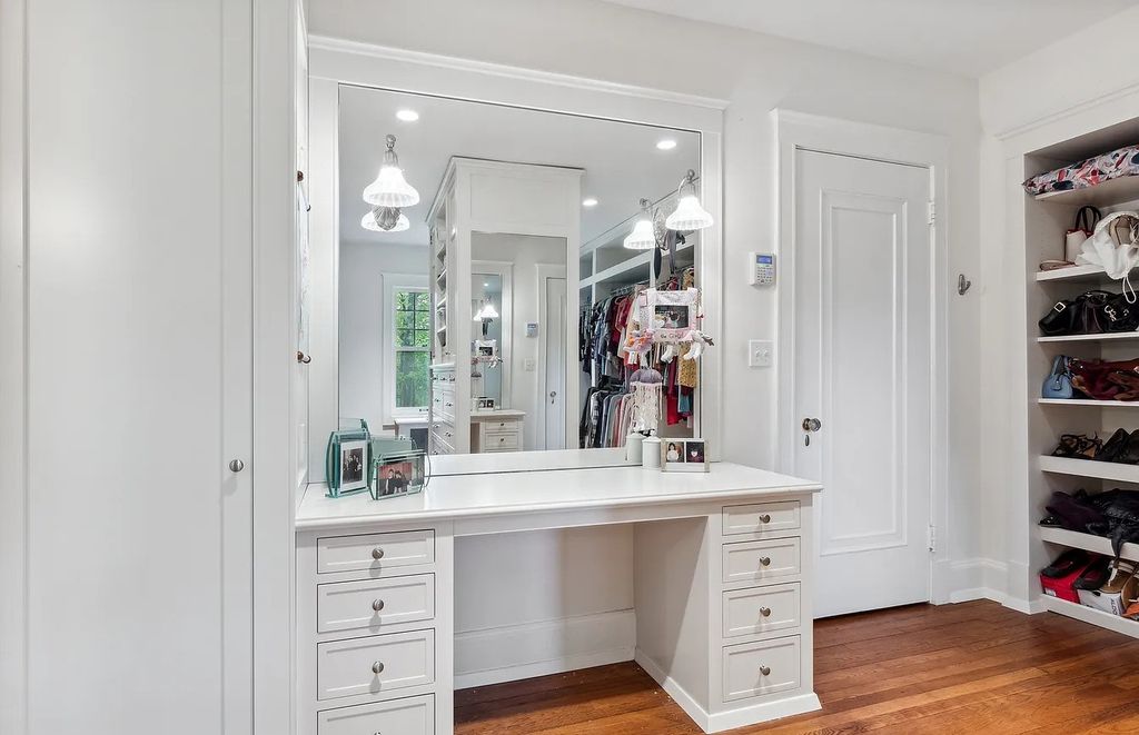 The Home in Highland Park is recently renovated to include a mix of authenticity and modern amenities, now available for sale. This home located at 80 Laurel Ave, Highland Park, Illinois