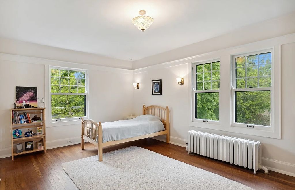 The Home in Highland Park is recently renovated to include a mix of authenticity and modern amenities, now available for sale. This home located at 80 Laurel Ave, Highland Park, Illinois