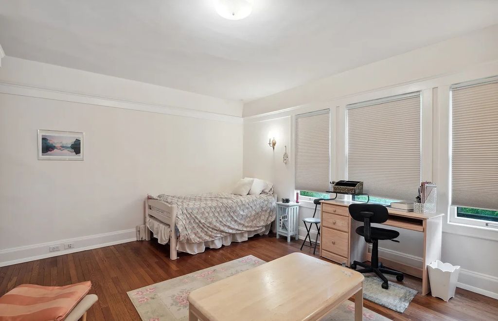 The Home in Highland Park is recently renovated to include a mix of authenticity and modern amenities, now available for sale. This home located at 80 Laurel Ave, Highland Park, Illinois