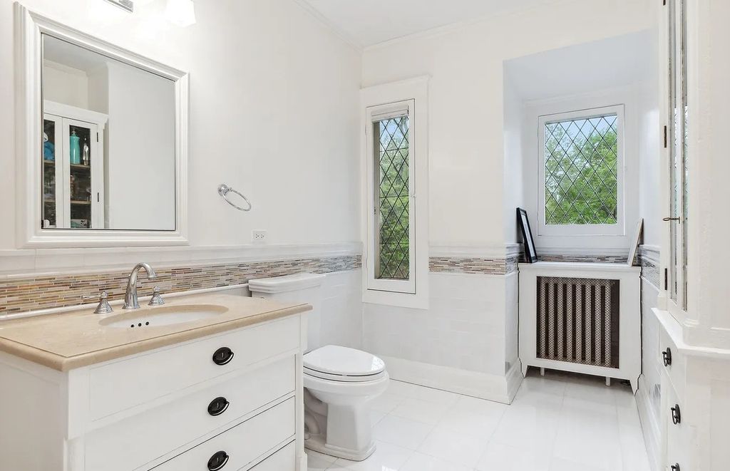 The Home in Highland Park is recently renovated to include a mix of authenticity and modern amenities, now available for sale. This home located at 80 Laurel Ave, Highland Park, Illinois