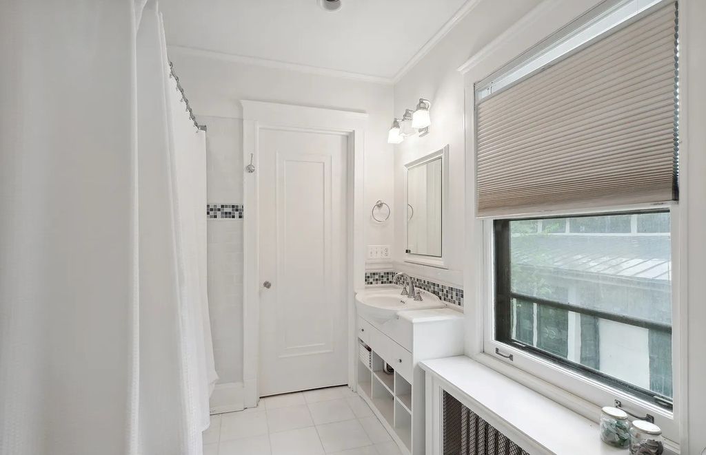The Home in Highland Park is recently renovated to include a mix of authenticity and modern amenities, now available for sale. This home located at 80 Laurel Ave, Highland Park, Illinois