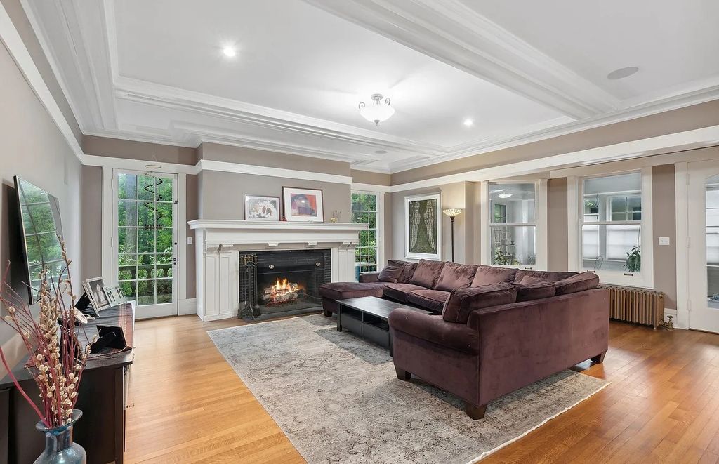 The Home in Highland Park is recently renovated to include a mix of authenticity and modern amenities, now available for sale. This home located at 80 Laurel Ave, Highland Park, Illinois
