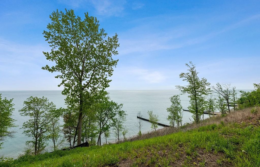 The Home in Highland Park is recently renovated to include a mix of authenticity and modern amenities, now available for sale. This home located at 80 Laurel Ave, Highland Park, Illinois