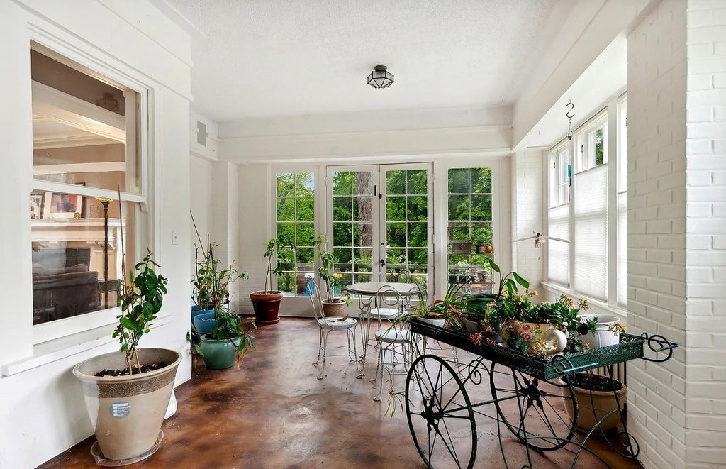 The Home in Highland Park is recently renovated to include a mix of authenticity and modern amenities, now available for sale. This home located at 80 Laurel Ave, Highland Park, Illinois