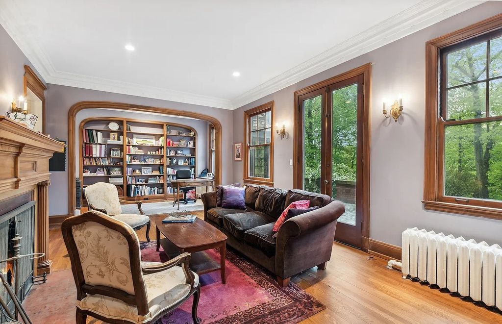 The Home in Highland Park is recently renovated to include a mix of authenticity and modern amenities, now available for sale. This home located at 80 Laurel Ave, Highland Park, Illinois