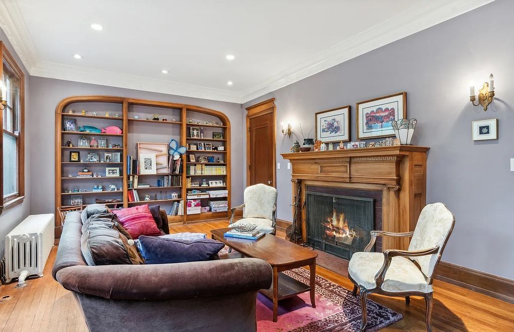 The Home in Highland Park is recently renovated to include a mix of authenticity and modern amenities, now available for sale. This home located at 80 Laurel Ave, Highland Park, Illinois
