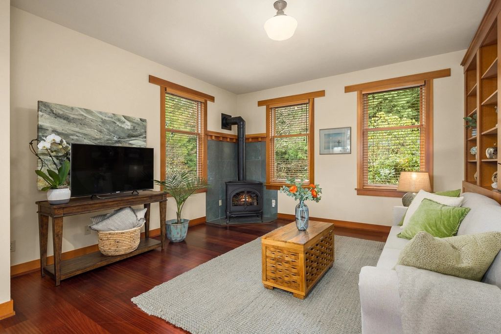 The Home in Bainbridge Island is an exceptional custom estate with 2 homes on a combined acre including 139’ of spectacular water frontage, now available for sale. This home located at 17253 & 17204 Agate Street NE, Bainbridge Island, Washington