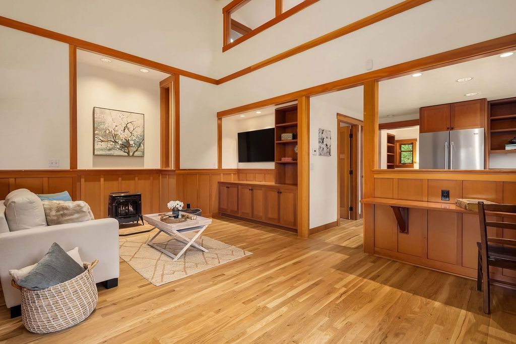 The Home in Bainbridge Island is an exceptional custom estate with 2 homes on a combined acre including 139’ of spectacular water frontage, now available for sale. This home located at 17253 & 17204 Agate Street NE, Bainbridge Island, Washington
