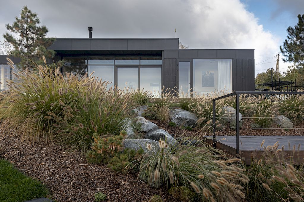 H House Prominent House to Enjoy Nature by Klochenko Architects 1