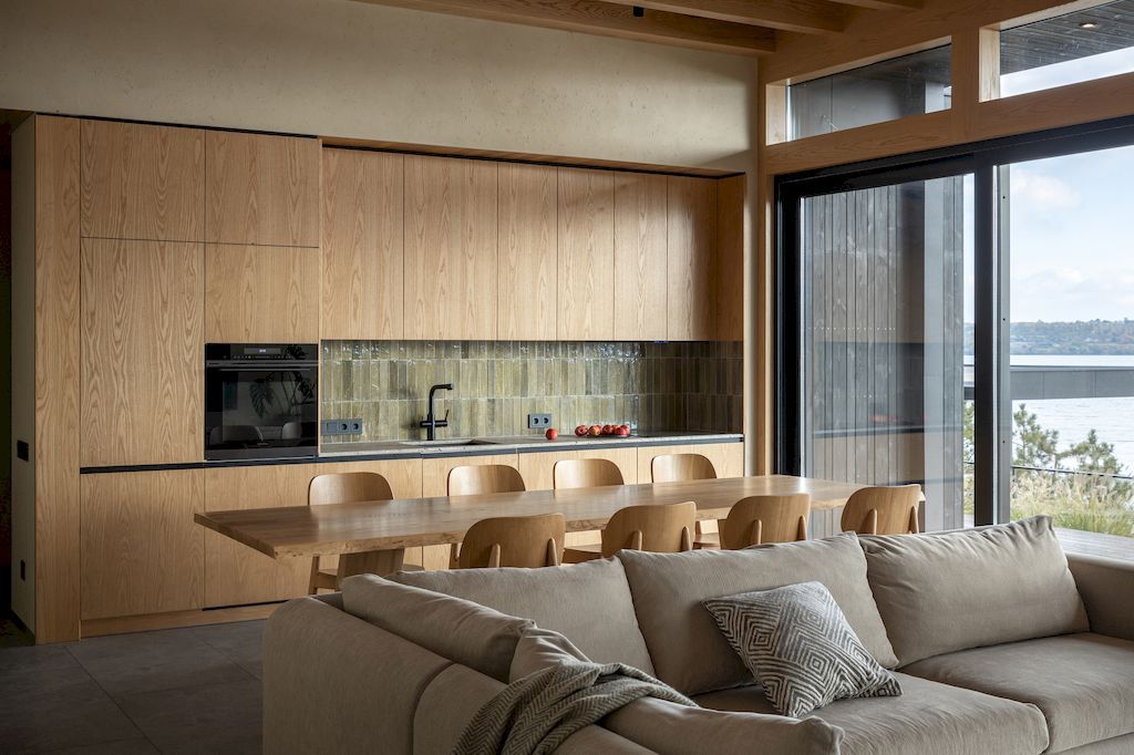 H House, Prominent House to Enjoy Nature by Klochenko Architects