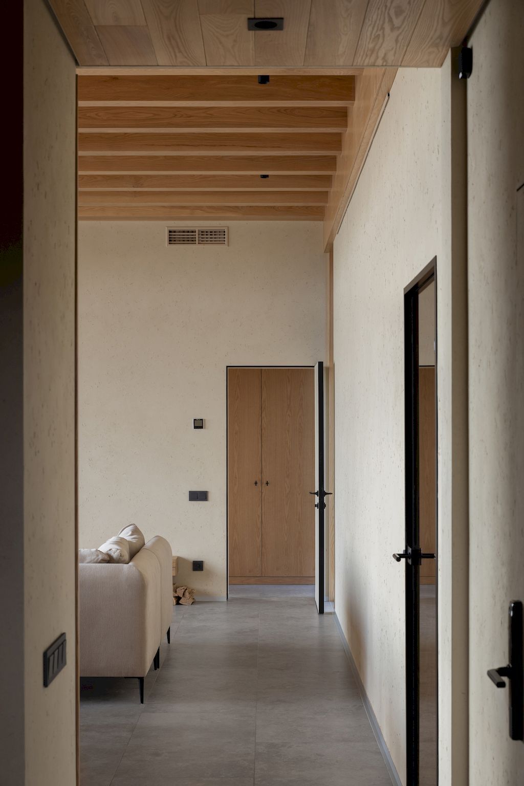 H House, Prominent House to Enjoy Nature by Klochenko Architects
