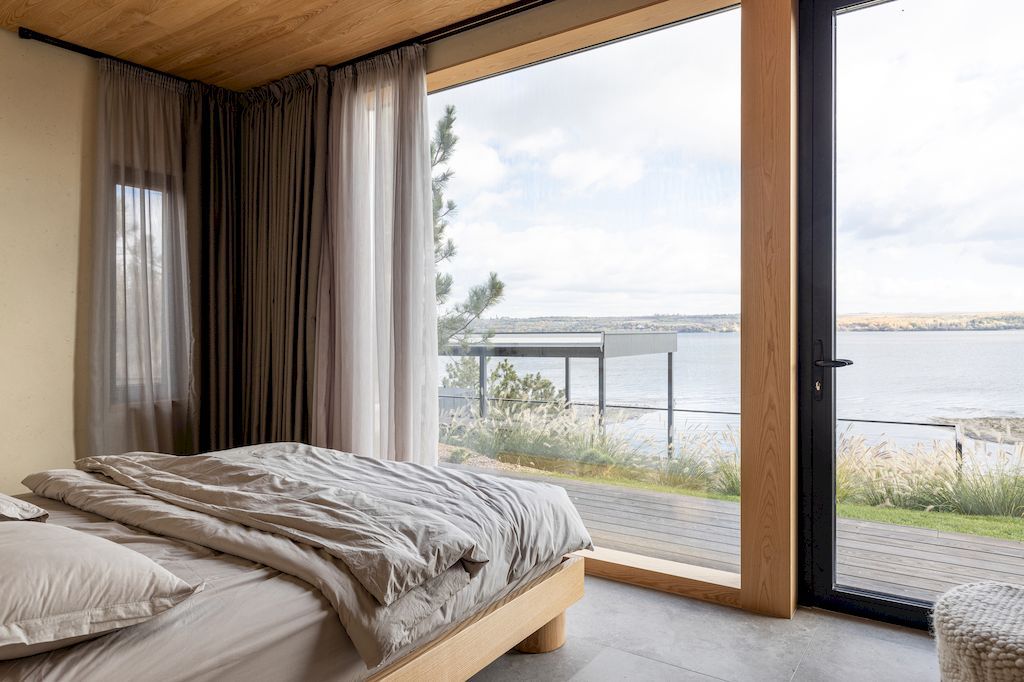 H House, Prominent House to Enjoy Nature by Klochenko Architects