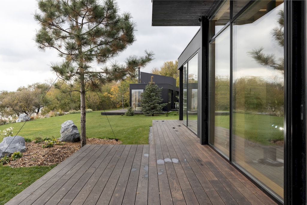 H House Prominent House to Enjoy Nature by Klochenko Architects 5