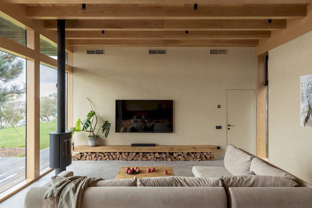H House, Prominent House to Enjoy Nature by Klochenko Architects