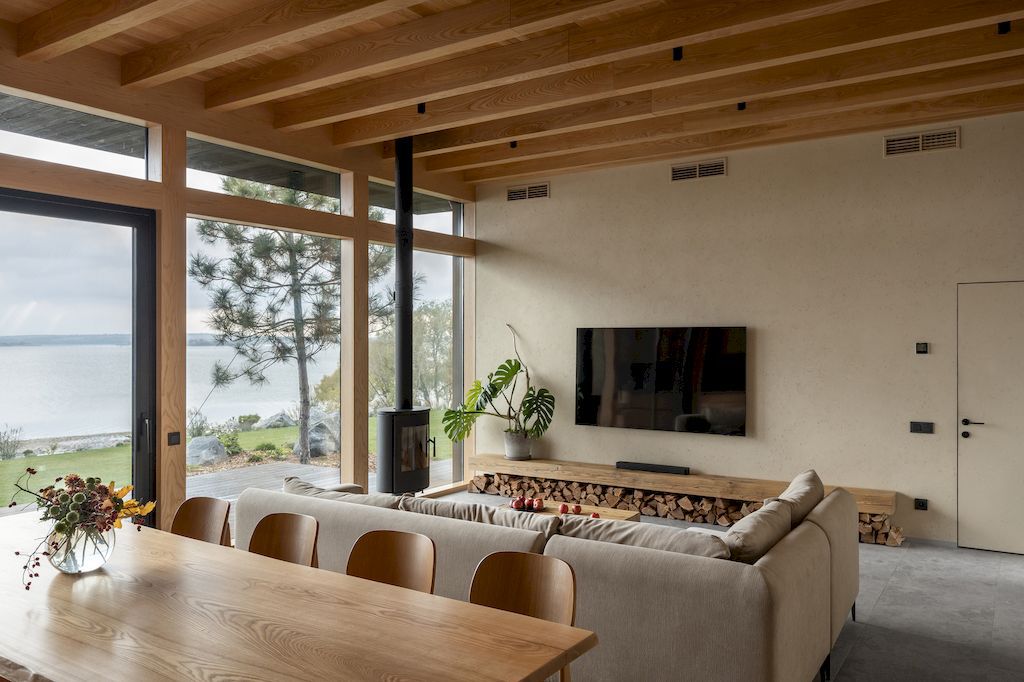 H House, Prominent House to Enjoy Nature by Klochenko Architects