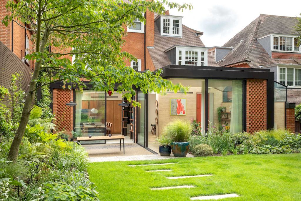 Hampstead Retro House, a Contemporary Extension by XUL Architecture