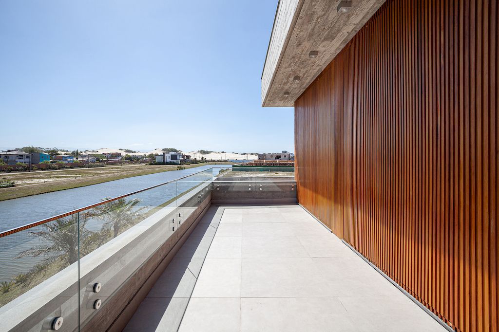 House FC, Elegant Beach House in Brazil by Vitório Ecker Arquitetura