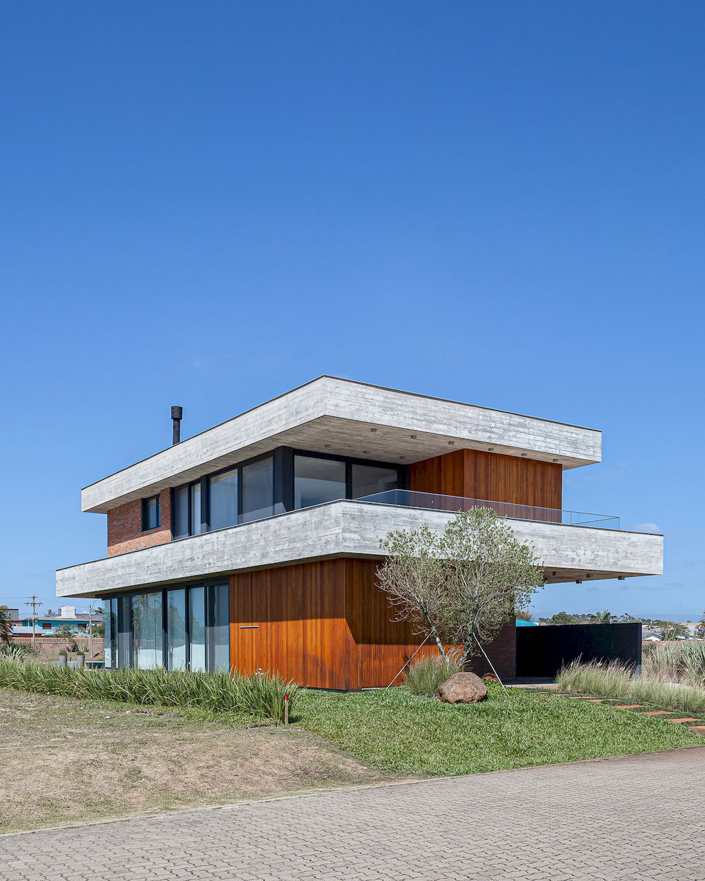 House FC, Elegant Beach House in Brazil by Vitório Ecker Arquitetura