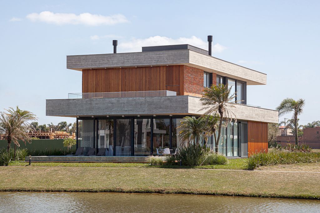 House FC, Elegant Beach House in Brazil by Vitório Ecker Arquitetura