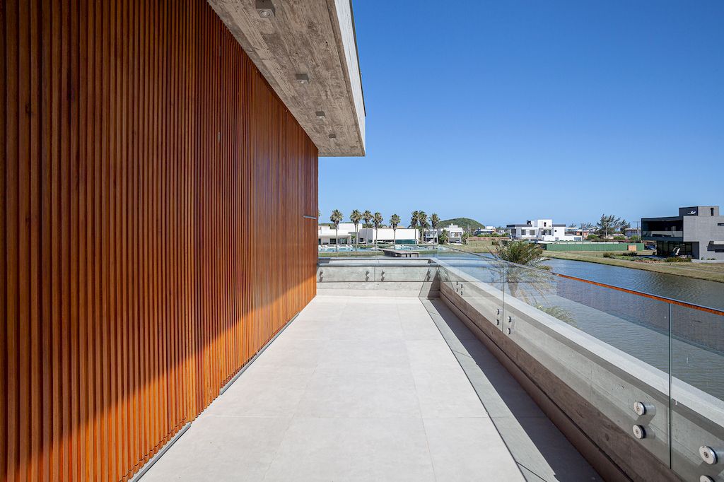 House FC, Elegant Beach House in Brazil by Vitório Ecker Arquitetura