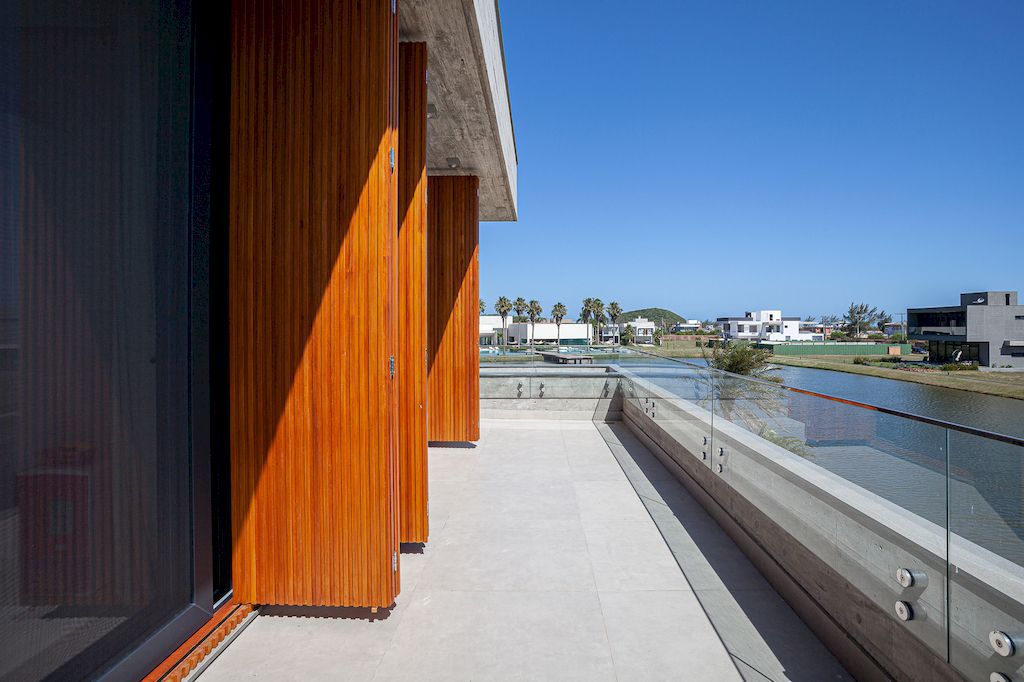 House FC Elegant Beach House in Brazil by Vitorio Ecker Arquitetura 23