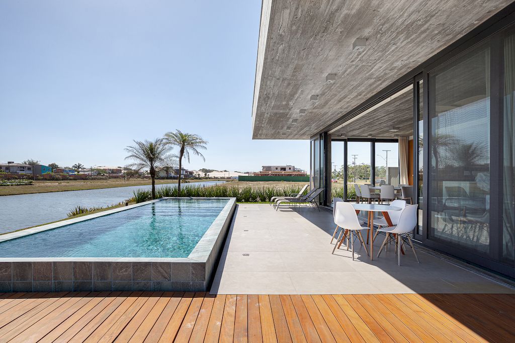 House FC, Elegant Beach House in Brazil by Vitório Ecker Arquitetura