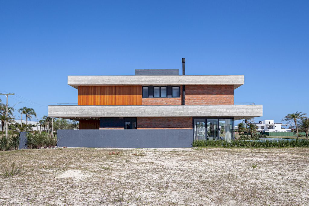 House FC Elegant Beach House in Brazil by Vitorio Ecker Arquitetura 7