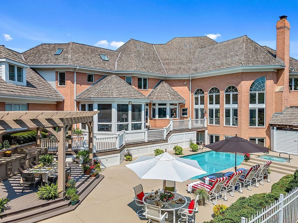 The House in South Barrington easy access to the highway, O'Hare, Arboretum, shopping, entertainment and restaurants, now available for sale. This home located at 2 Tiffany Cir, South Barrington, Illinois