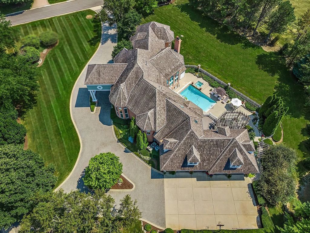 The House in South Barrington easy access to the highway, O'Hare, Arboretum, shopping, entertainment and restaurants, now available for sale. This home located at 2 Tiffany Cir, South Barrington, Illinois