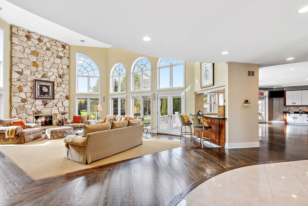 The House in South Barrington easy access to the highway, O'Hare, Arboretum, shopping, entertainment and restaurants, now available for sale. This home located at 2 Tiffany Cir, South Barrington, Illinois