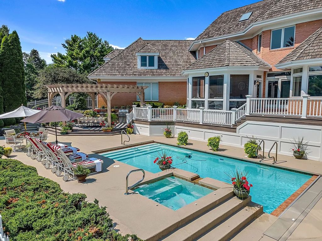 The House in South Barrington easy access to the highway, O'Hare, Arboretum, shopping, entertainment and restaurants, now available for sale. This home located at 2 Tiffany Cir, South Barrington, Illinois