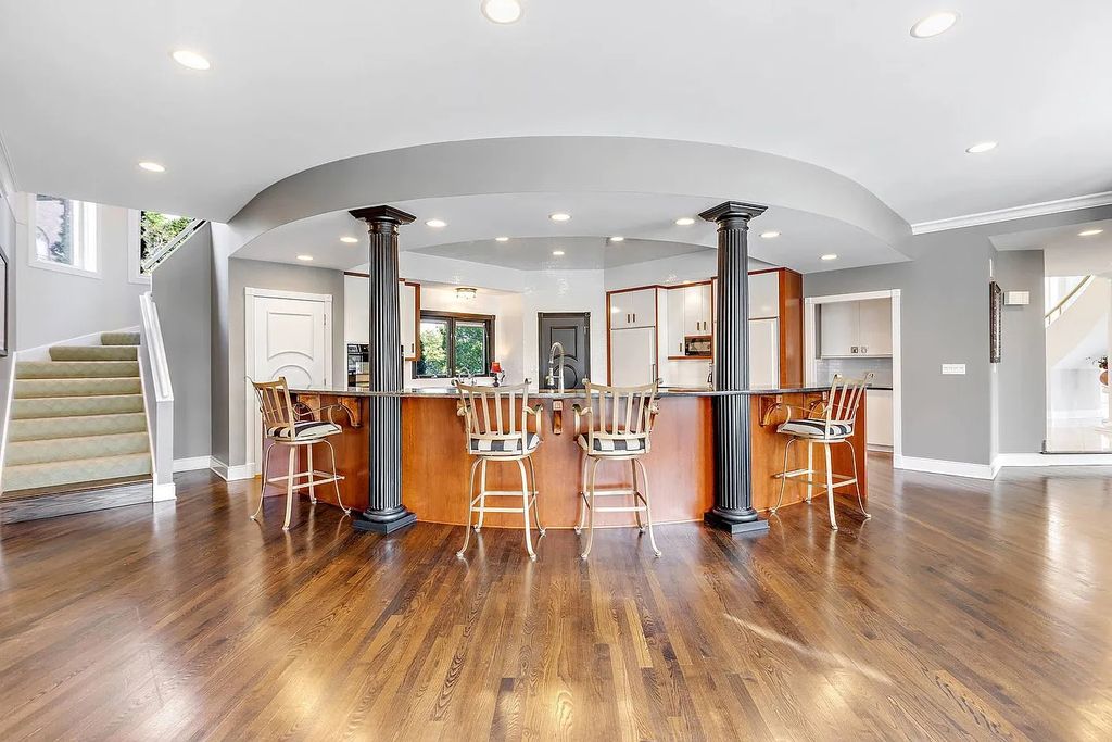 The House in South Barrington easy access to the highway, O'Hare, Arboretum, shopping, entertainment and restaurants, now available for sale. This home located at 2 Tiffany Cir, South Barrington, Illinois