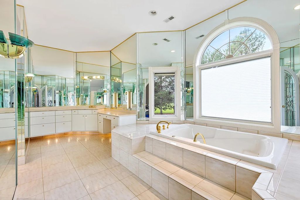 The House in South Barrington easy access to the highway, O'Hare, Arboretum, shopping, entertainment and restaurants, now available for sale. This home located at 2 Tiffany Cir, South Barrington, Illinois