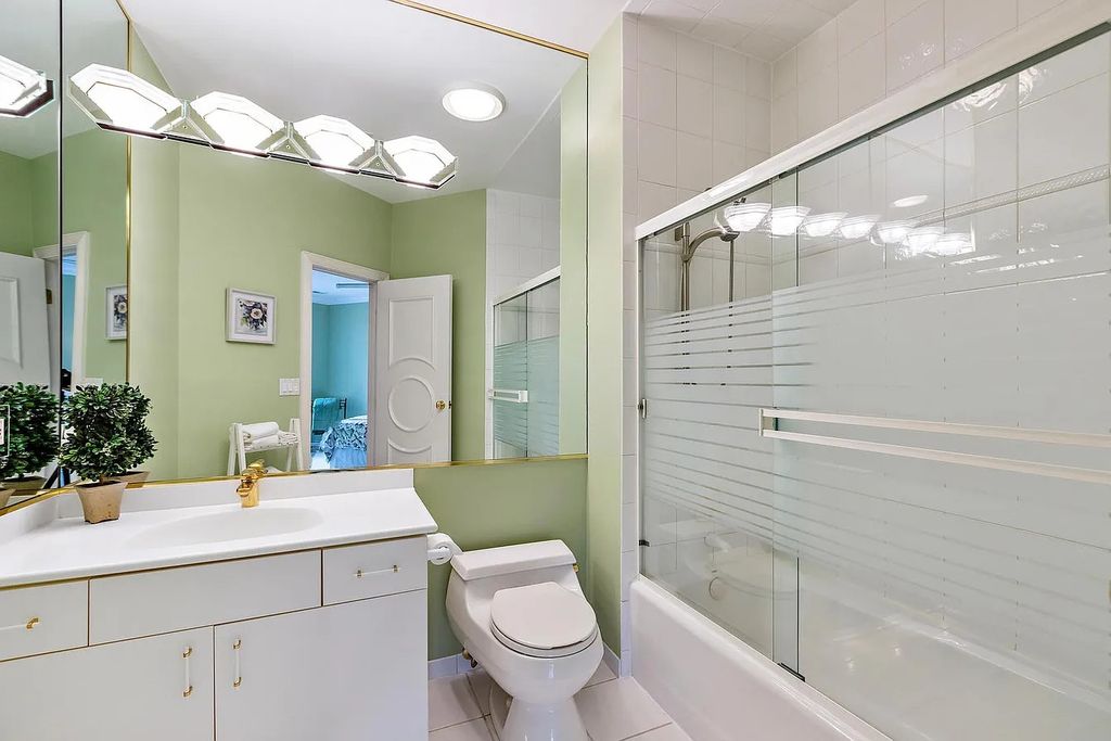 The House in South Barrington easy access to the highway, O'Hare, Arboretum, shopping, entertainment and restaurants, now available for sale. This home located at 2 Tiffany Cir, South Barrington, Illinois
