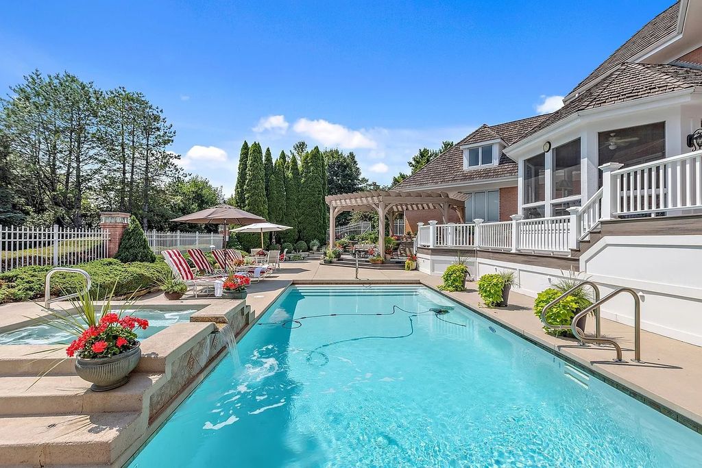 The House in South Barrington easy access to the highway, O'Hare, Arboretum, shopping, entertainment and restaurants, now available for sale. This home located at 2 Tiffany Cir, South Barrington, Illinois