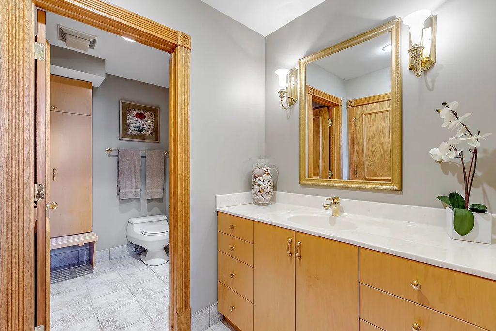 The House in South Barrington easy access to the highway, O'Hare, Arboretum, shopping, entertainment and restaurants, now available for sale. This home located at 2 Tiffany Cir, South Barrington, Illinois