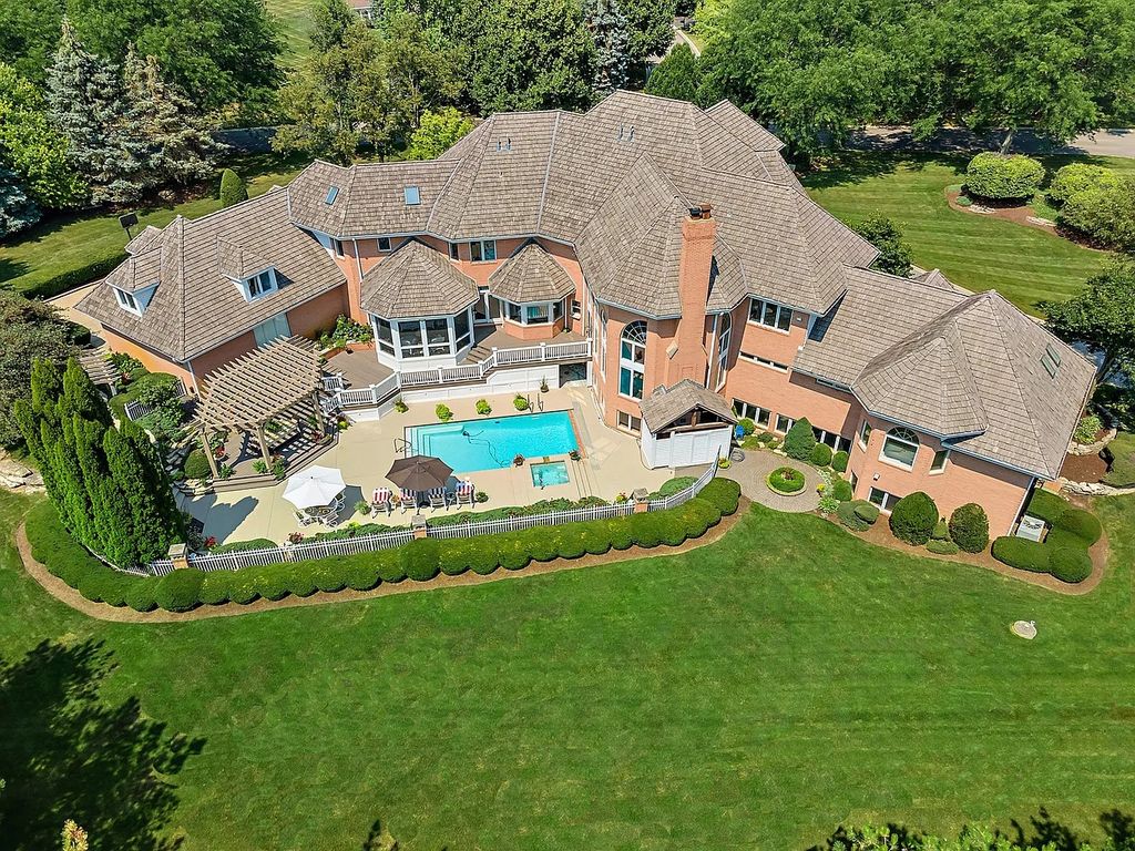 The House in South Barrington easy access to the highway, O'Hare, Arboretum, shopping, entertainment and restaurants, now available for sale. This home located at 2 Tiffany Cir, South Barrington, Illinois