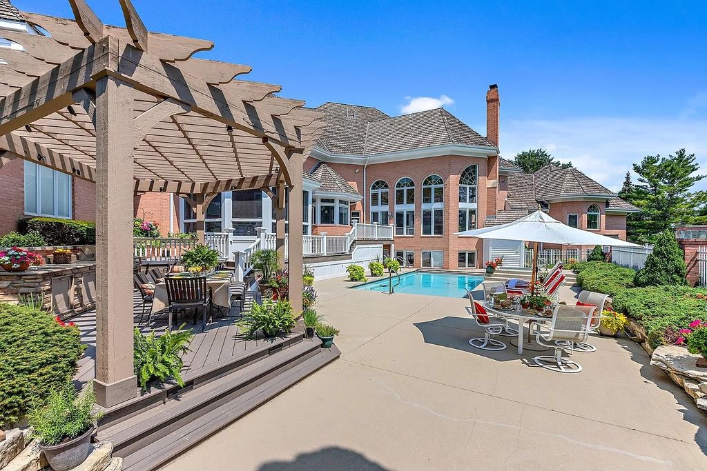 The House in South Barrington easy access to the highway, O'Hare, Arboretum, shopping, entertainment and restaurants, now available for sale. This home located at 2 Tiffany Cir, South Barrington, Illinois