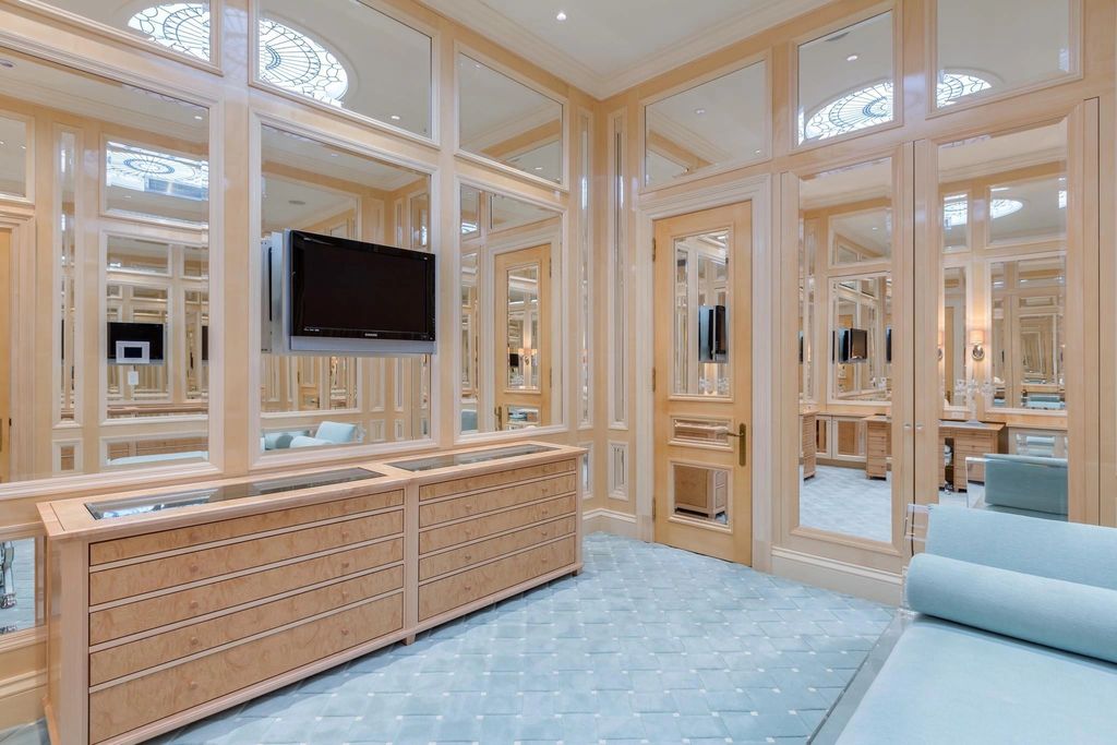 The Mansion in Rockville is a collaboration between renowned architect, John Ike, designer, Geoffrey Bradfield, and Horizon Builders, now available for sale. This home located at 11900 River Rd, Rockville, Maryland