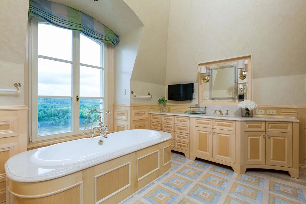 The Mansion in Rockville is a collaboration between renowned architect, John Ike, designer, Geoffrey Bradfield, and Horizon Builders, now available for sale. This home located at 11900 River Rd, Rockville, Maryland
