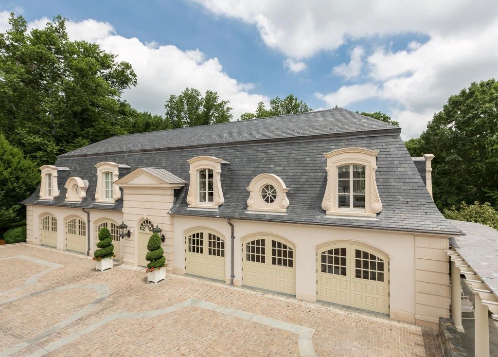 The Mansion in Rockville is a collaboration between renowned architect, John Ike, designer, Geoffrey Bradfield, and Horizon Builders, now available for sale. This home located at 11900 River Rd, Rockville, Maryland