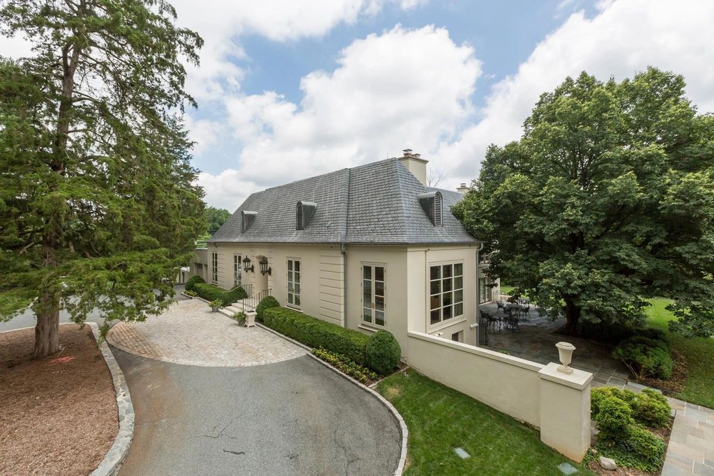 The Mansion in Rockville is a collaboration between renowned architect, John Ike, designer, Geoffrey Bradfield, and Horizon Builders, now available for sale. This home located at 11900 River Rd, Rockville, Maryland