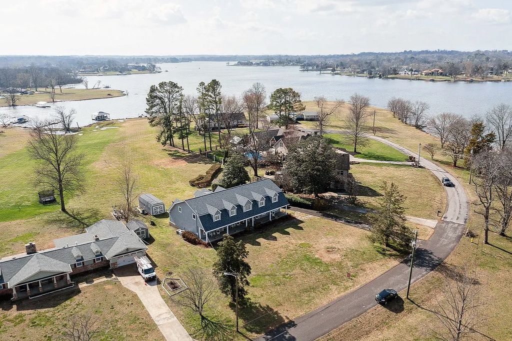 The Estate in Hendersonville is a luxurious home totally renovated now available for sale. This home located at 405 Private Dr, Hendersonville, Tennessee; offering 05 bedrooms and 05 bathrooms with 4,419 square feet of living spaces.