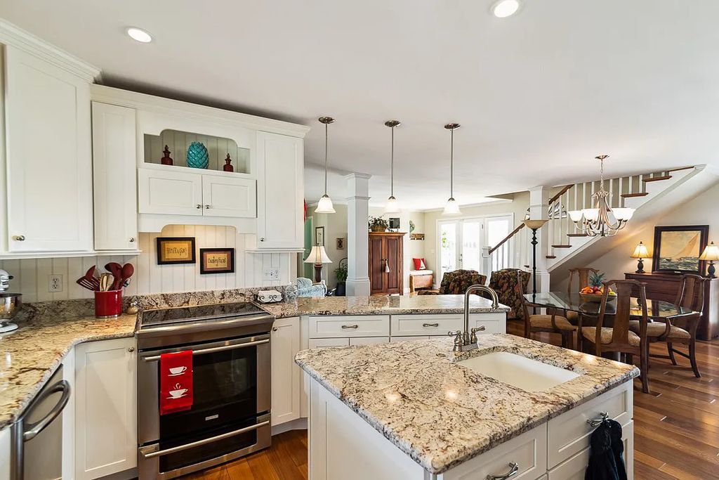 The Estate in Hendersonville is a luxurious home totally renovated now available for sale. This home located at 405 Private Dr, Hendersonville, Tennessee; offering 05 bedrooms and 05 bathrooms with 4,419 square feet of living spaces.
