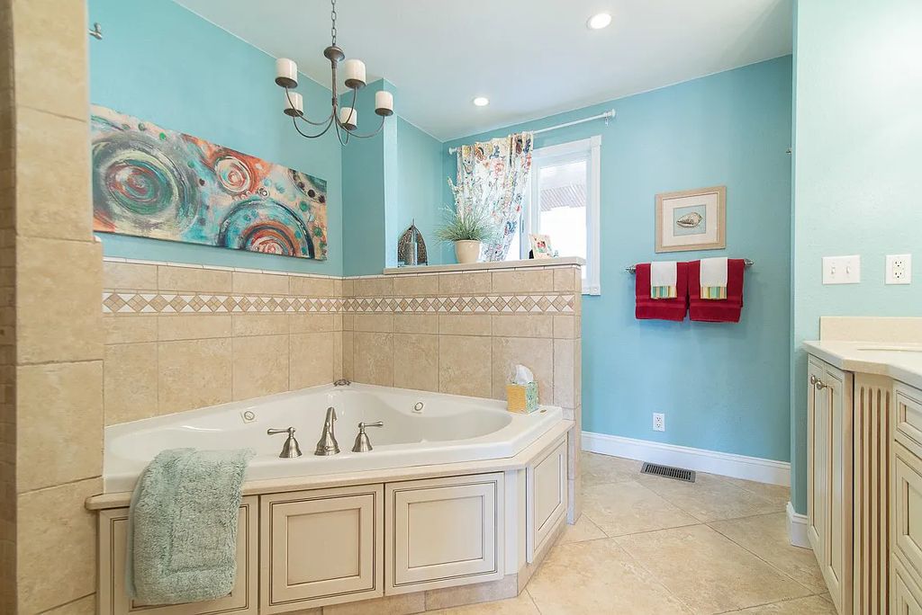 The Estate in Hendersonville is a luxurious home totally renovated now available for sale. This home located at 405 Private Dr, Hendersonville, Tennessee; offering 05 bedrooms and 05 bathrooms with 4,419 square feet of living spaces.