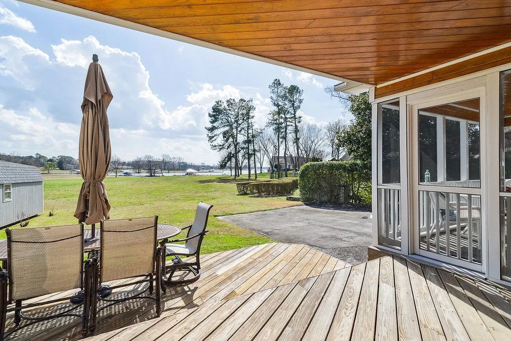 The Estate in Hendersonville is a luxurious home totally renovated now available for sale. This home located at 405 Private Dr, Hendersonville, Tennessee; offering 05 bedrooms and 05 bathrooms with 4,419 square feet of living spaces.