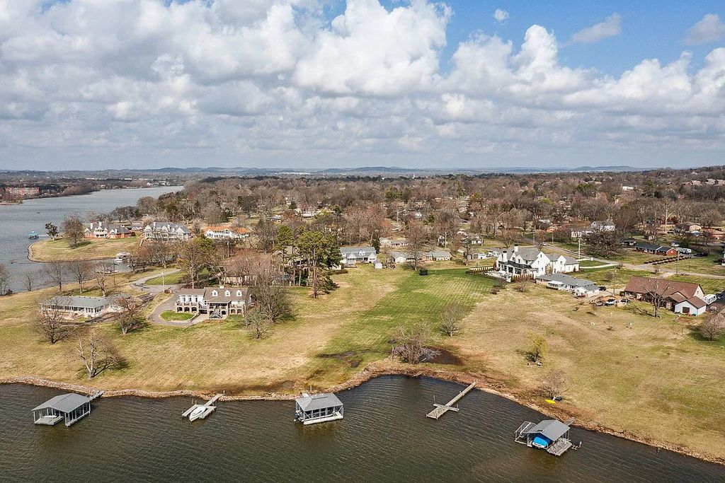The Estate in Hendersonville is a luxurious home totally renovated now available for sale. This home located at 405 Private Dr, Hendersonville, Tennessee; offering 05 bedrooms and 05 bathrooms with 4,419 square feet of living spaces.